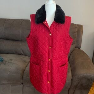 Jones New York Red Quilted Vest with Black Faux Fur Collar
